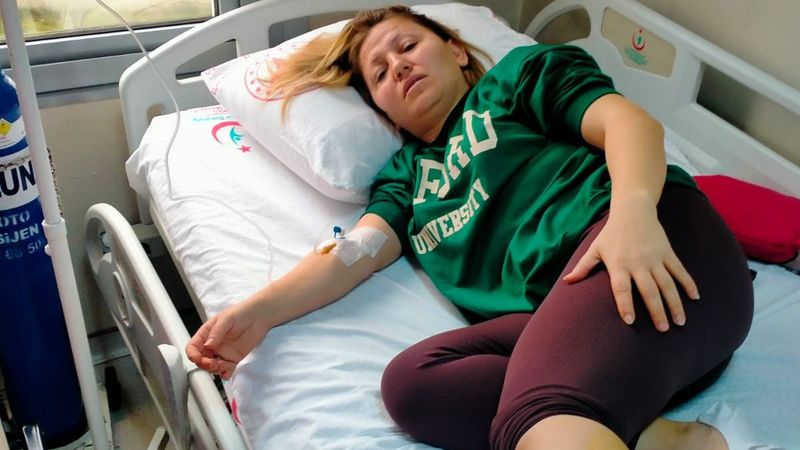 Bolu'da çocuklarını okula bırakan kadına köpek saldırdı