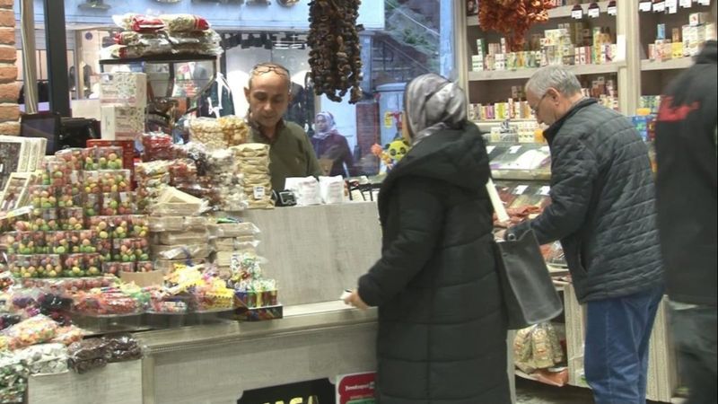 Yılbaşı masalarının vazgeçilmezi: Kuruyemişler 400 liraya kadar çıktı