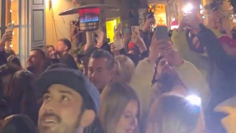 Çeşme sokakları, yılbaşında dolup taştı