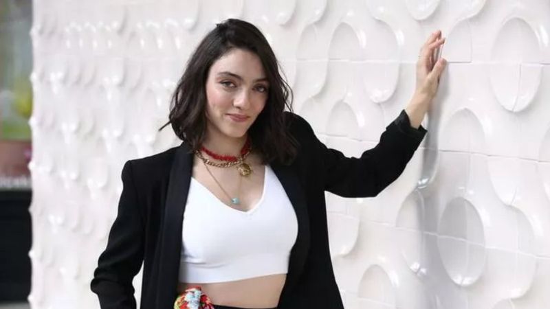 Merve Dizdar tesettüre girdi, sosyal medya coştu! 