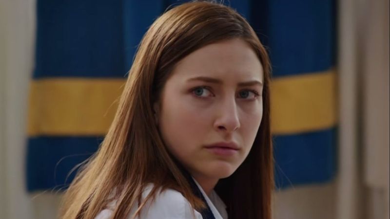 Kırgın Çiçekler'in Cemre'si cesur dekoltesi ile Instagram'ı kasıp kavurdu! 