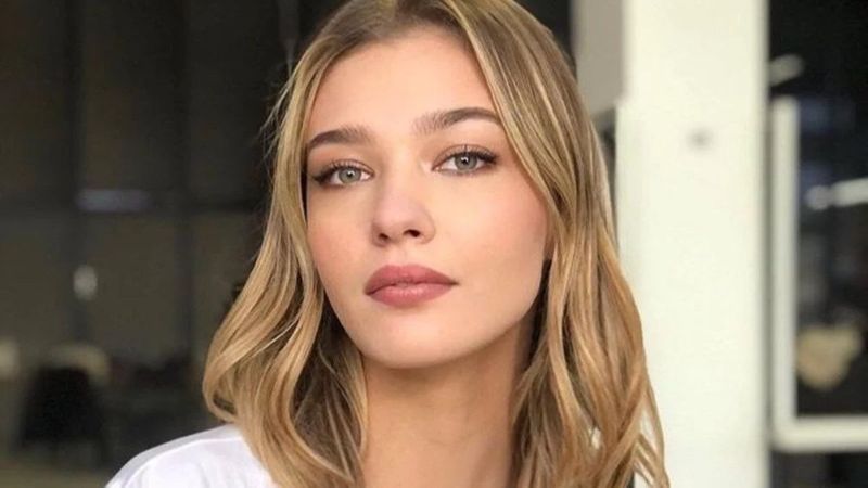 Önünü açarak verdiği poza beğeni yağdı! Melisa Döngel'den derin dekolteli olay poz: 