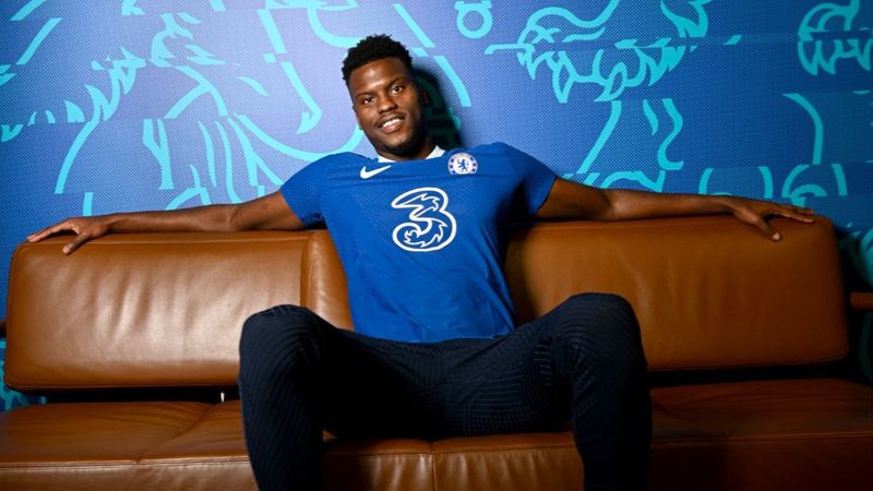 Chelsea, Benoit Badiashile'yi transfer etti