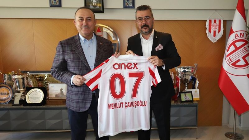 Mevlüt Çavuşoğlu, Antalyaspor'u ziyaret etti