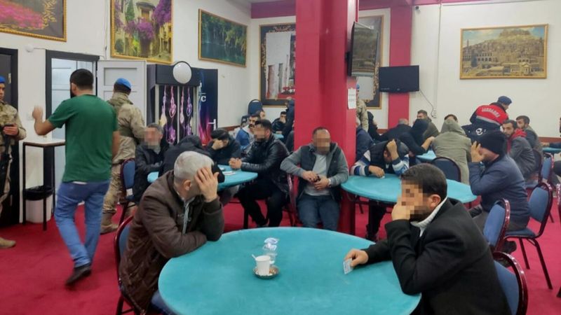 İzmir'de tombalacılara baskın