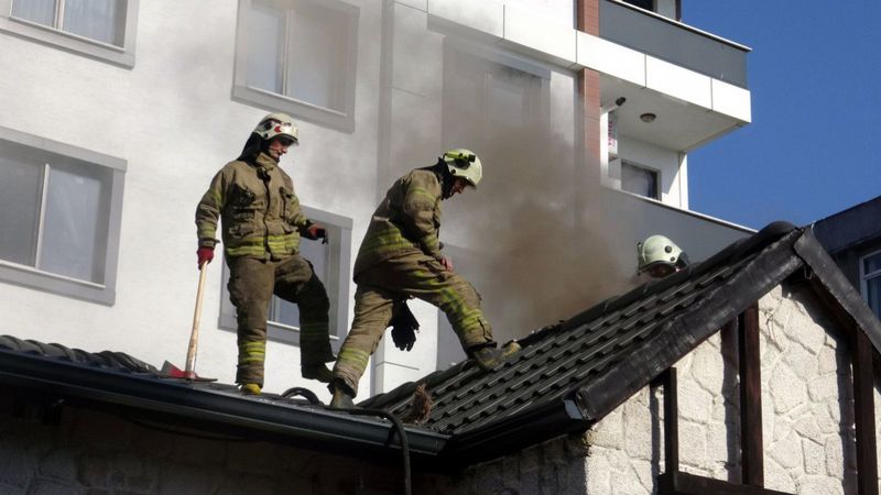 Avcılar'da kafede yangın paniği yaşandı 