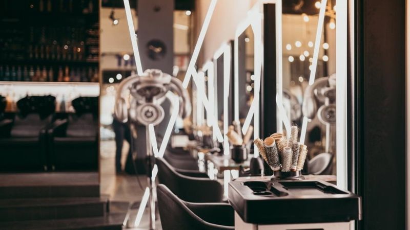 Pazar günleri kuaförler ve berberler kapalı mı 2023?