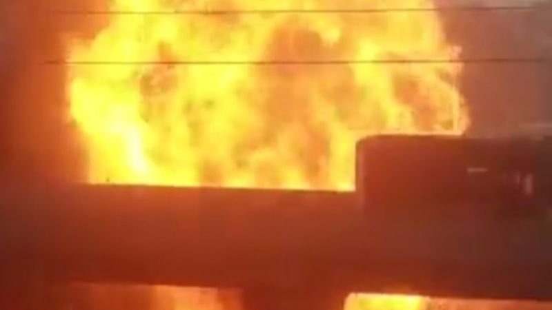 Pakistan'da patlama: Ortalık savaş alanına döndü 