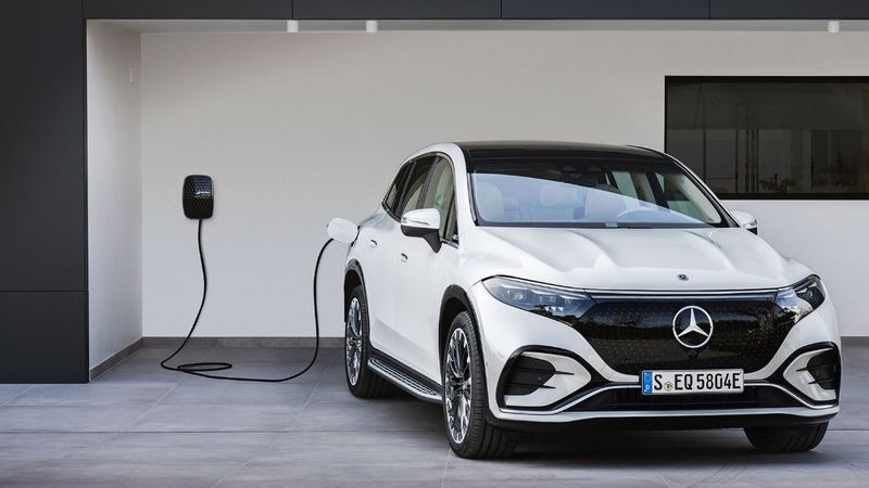 Mercedes'ten 10 yılda 10 bin adet şarj istasyonu hamlesi