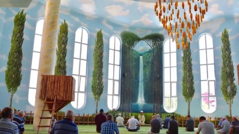 Cennet'i görmek isteyen bu camiye gidiyor! Bakara'dan esinlenildi...