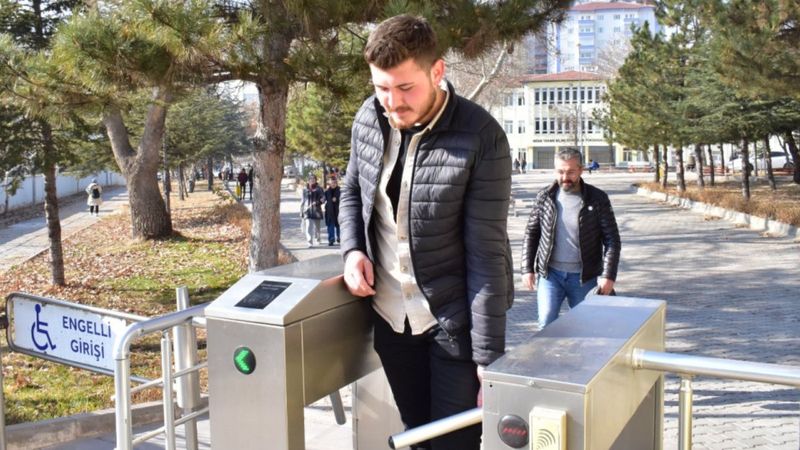 Niğde'de oğluyla üniversitede aynı bölümünde eğitim alan baba