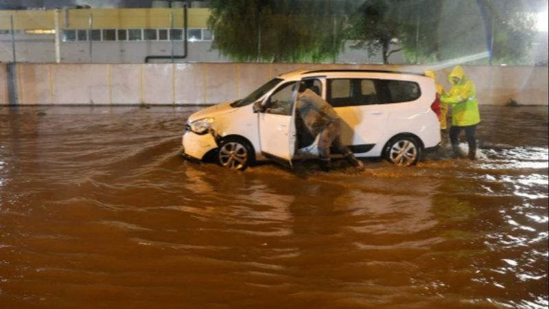 İzmir sele teslim oldu 