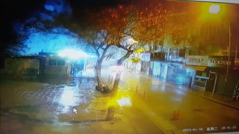 İzmir'deki eski emniyet binası çöktü