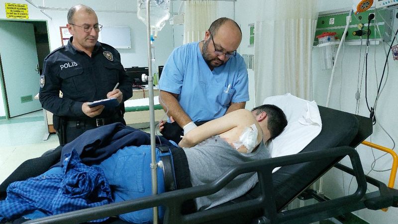 Samsun'da babası parasını gasbetti, polis merkezi dönüşü oğlu bıçaklattı