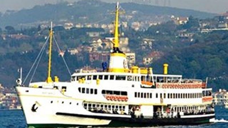 İstanbul'da vapurdan denize düşen kadın hayatını kaybetti