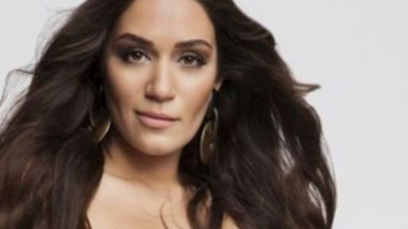 Özge Borak: Alırım bir parça