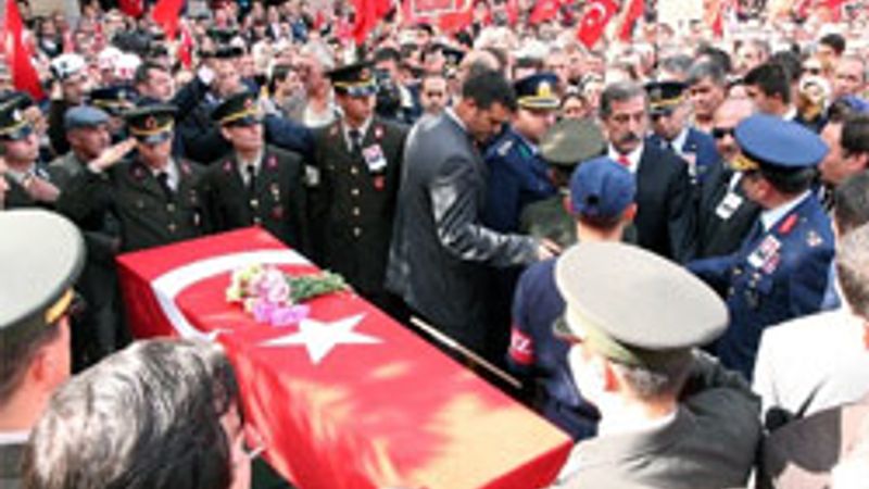 Şehit cenazelerinde yürek yakan görüntüler