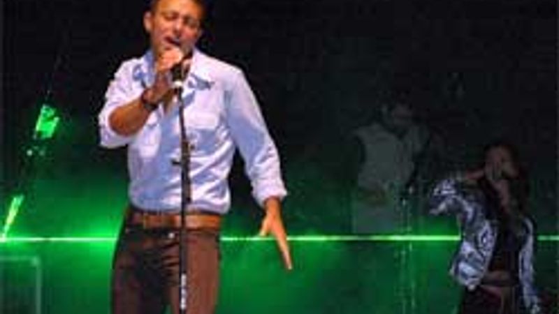 Saçlarıyla başı belada olan ünlüler