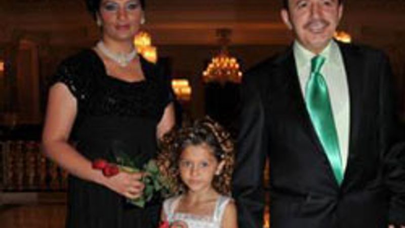 Türbanını çıkardı dekolte giydi