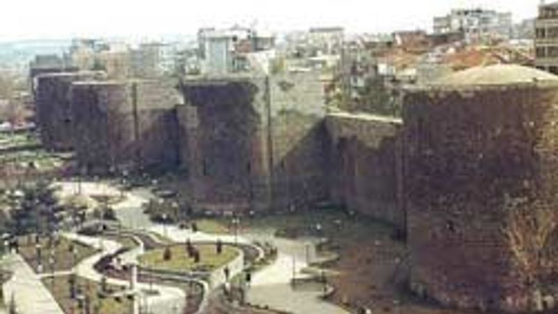 TÜRKLERİN BAŞKENTİ Diyarbakır