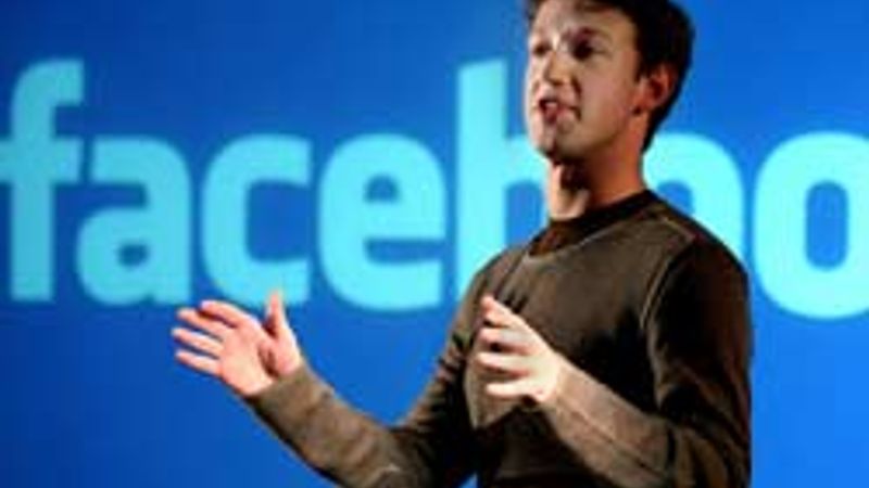 Facebook'u grup seks için kurdu