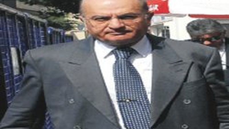 Kafes'te esas duruş