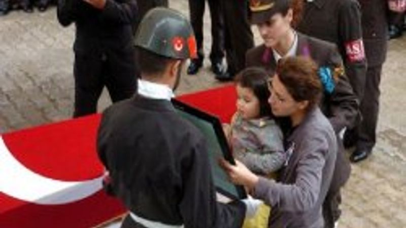 Kardelen şehidini son yolculuğuna uğurladı