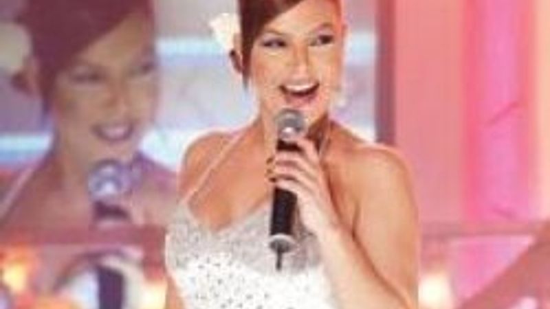 Ebru Gündeş konserinde olay