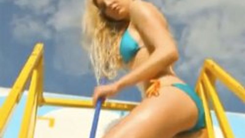 Hava yolu şirketinden erotik reklam