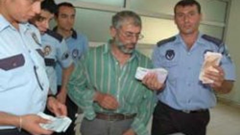 Dilenciden çıkan paraya bak!