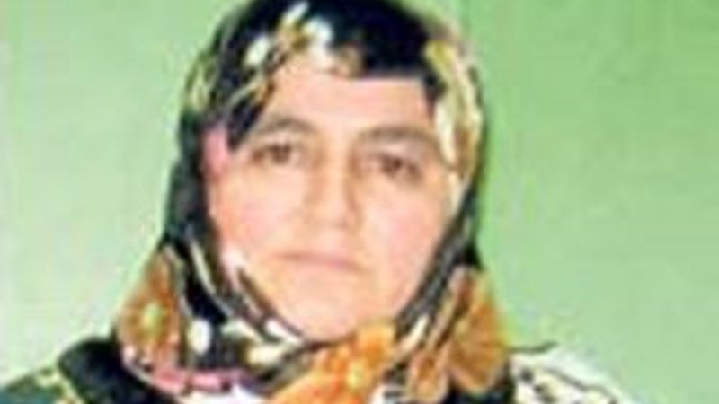 Anahtar deliğinden eşini öldürdü