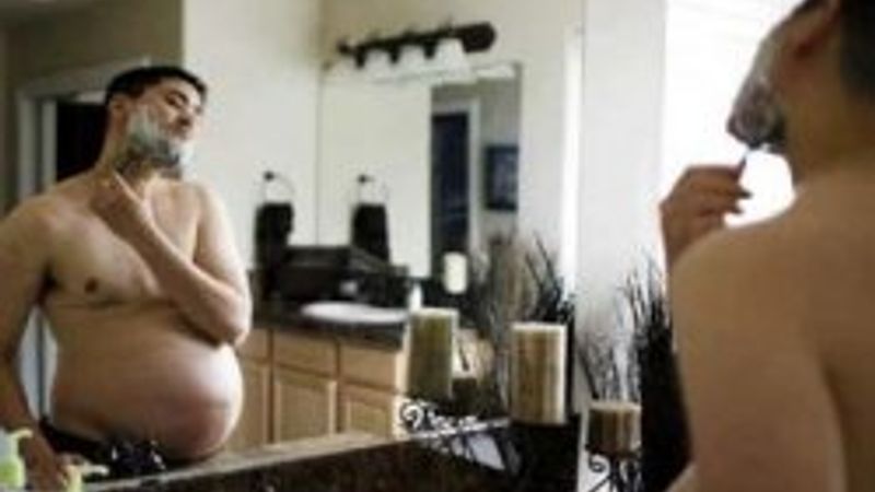 Hamile erkek 3. çocuğunu doğurdu