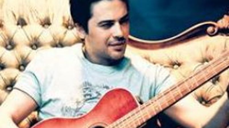 Emre Altuğ evini Çarkıfelek'ten döşemiş