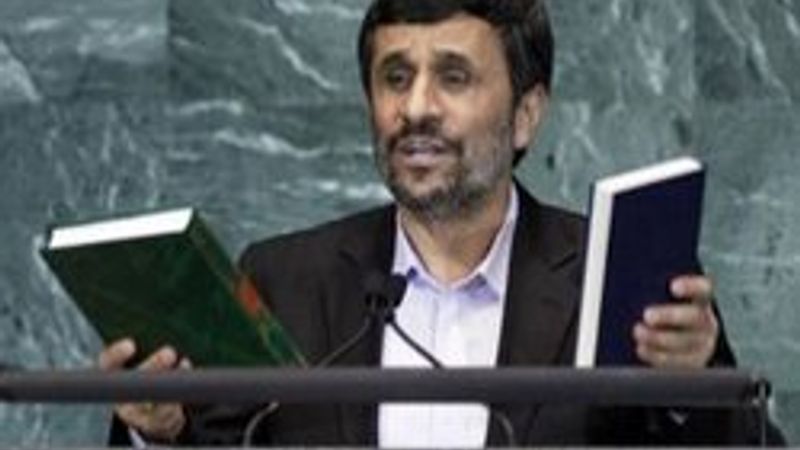 O kürsüye çıkınca salonu terk ettiler