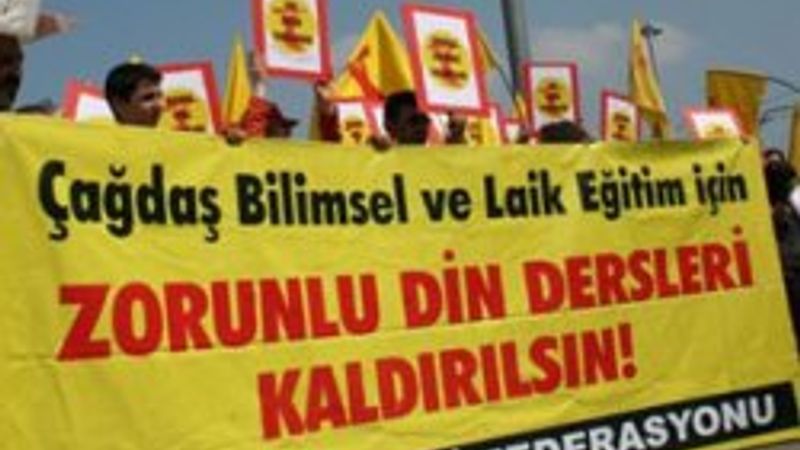 Aleviler meydanlara iniyor