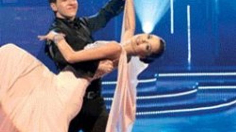 Azra Akın Yok Böyle Dans'a damga vurdu - izle