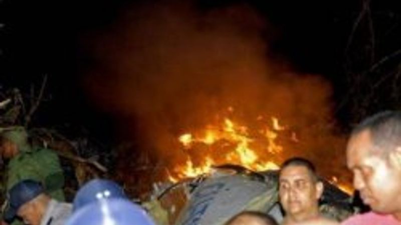 İki farklı yerde uçak kazası: Kurtulan yok