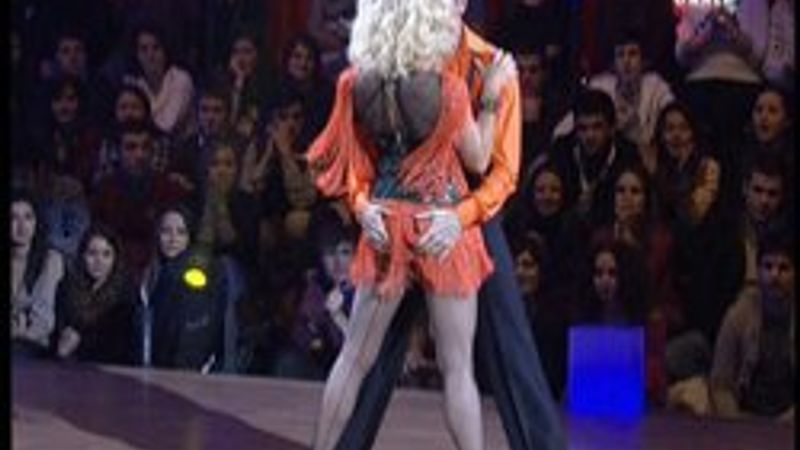 Yok Böyle Dans'ta Burcu Güneş'ten seksi dans