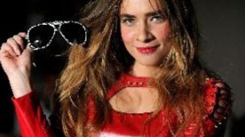 Şüphe'nin striptiz yapan kızı Meltem -Tıkla İzle