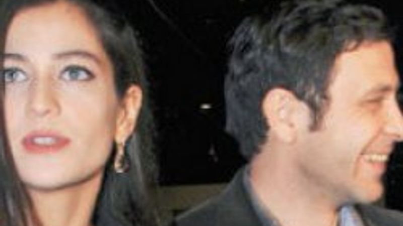 Nejat İşler ve Berrak Tüzünataç yerlerde