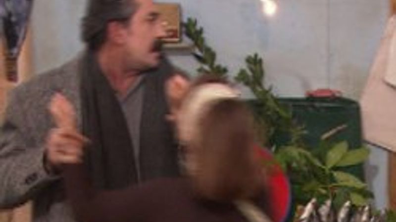 Ali Kaptan balıkçıyı fena dövdü -Tıkla İzle