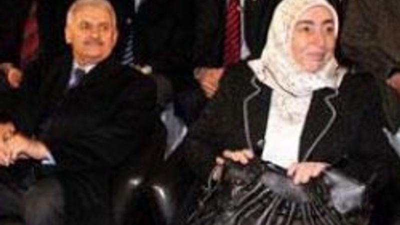 Binali Yıldırım'ın konuşmasını karısı kesti