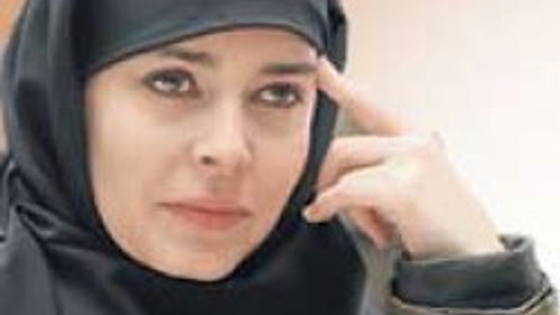 Pelin Batu çarşafa girdi