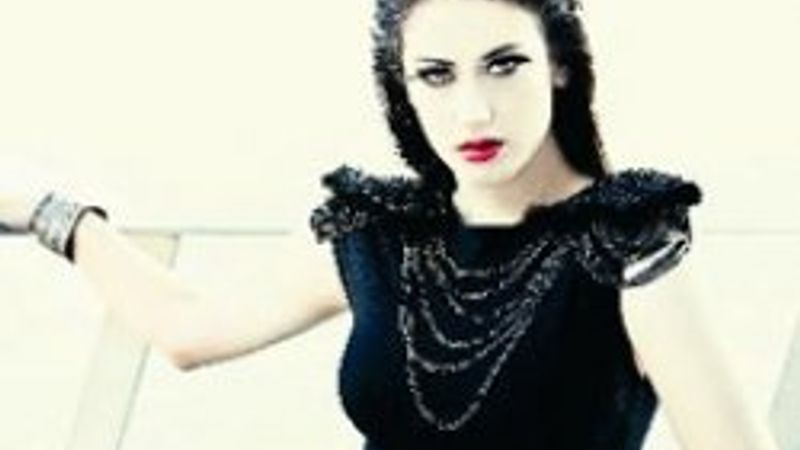 Hazal Kaya: Annem sosyalist babam dindardır