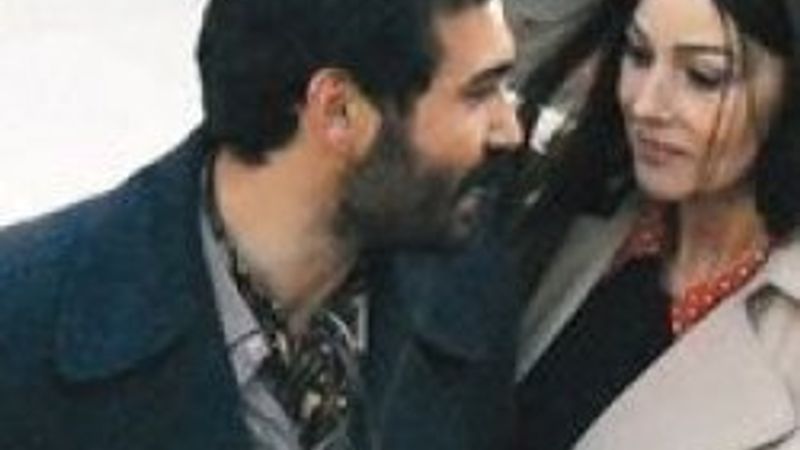 Monica'nın Caner'le sıcak teması