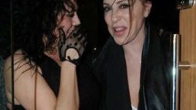 Nebahat Çehre'ye 3 gece doğum günü