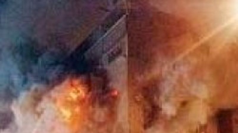 Aşırı dinci müsmanlar Mısır'da kilise yaktı