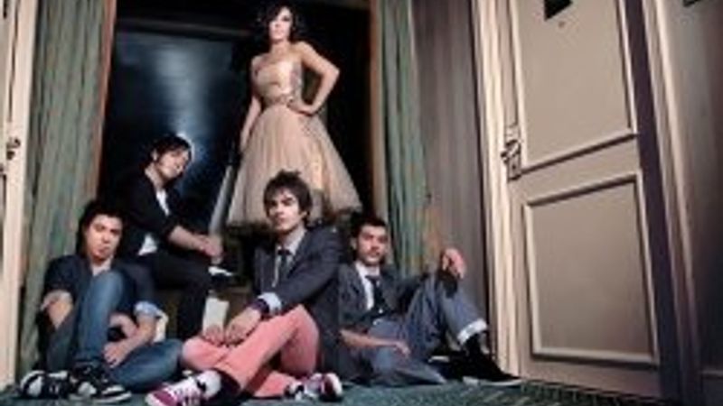 Model: Birbirimizi internetten bulduk