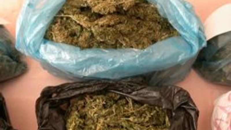 2 astsubay uyuşturucudan tutuklandı