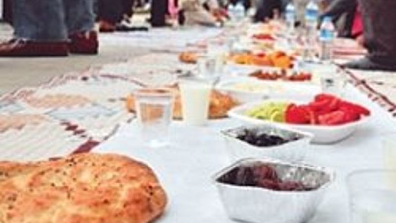 Beşiktaş'ta lüks iftara protesto